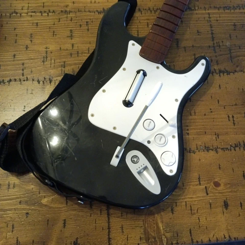 PS3 Rock Band 2 Wireless Fender Stratocaster Guitar Controller PSGTS2 Black